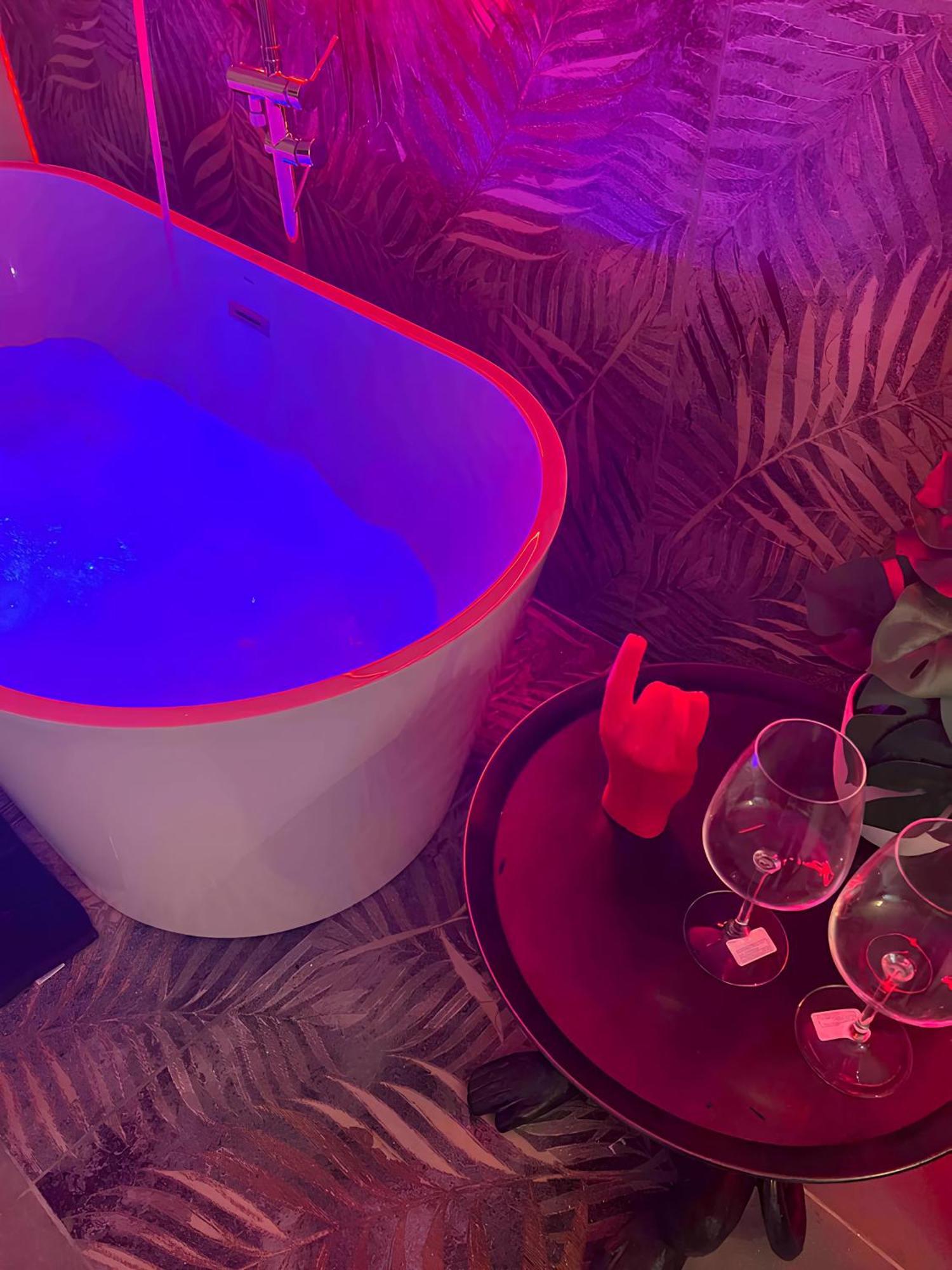 Jacuzzi - Centro Storico La Goccia Di S.gennaro Apartment